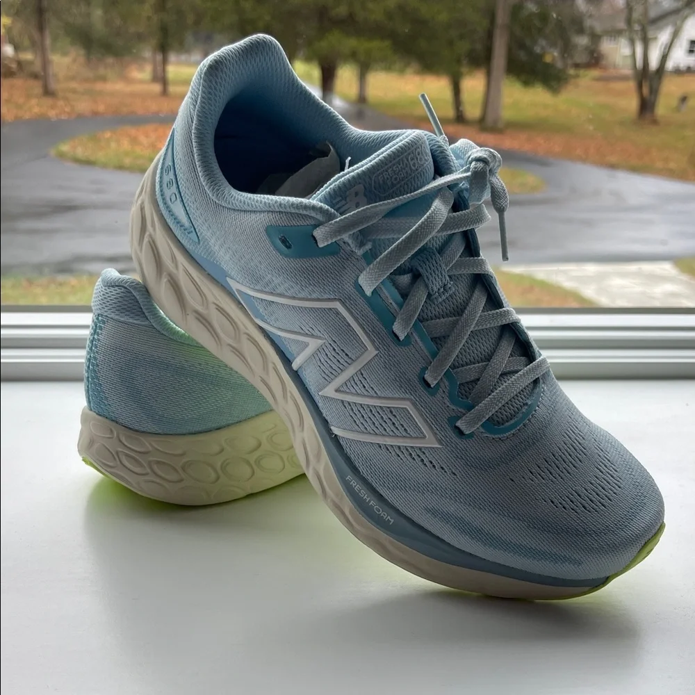 New Balance Women's Light Blue Athletic Shoes 680 Size 9 NWOB